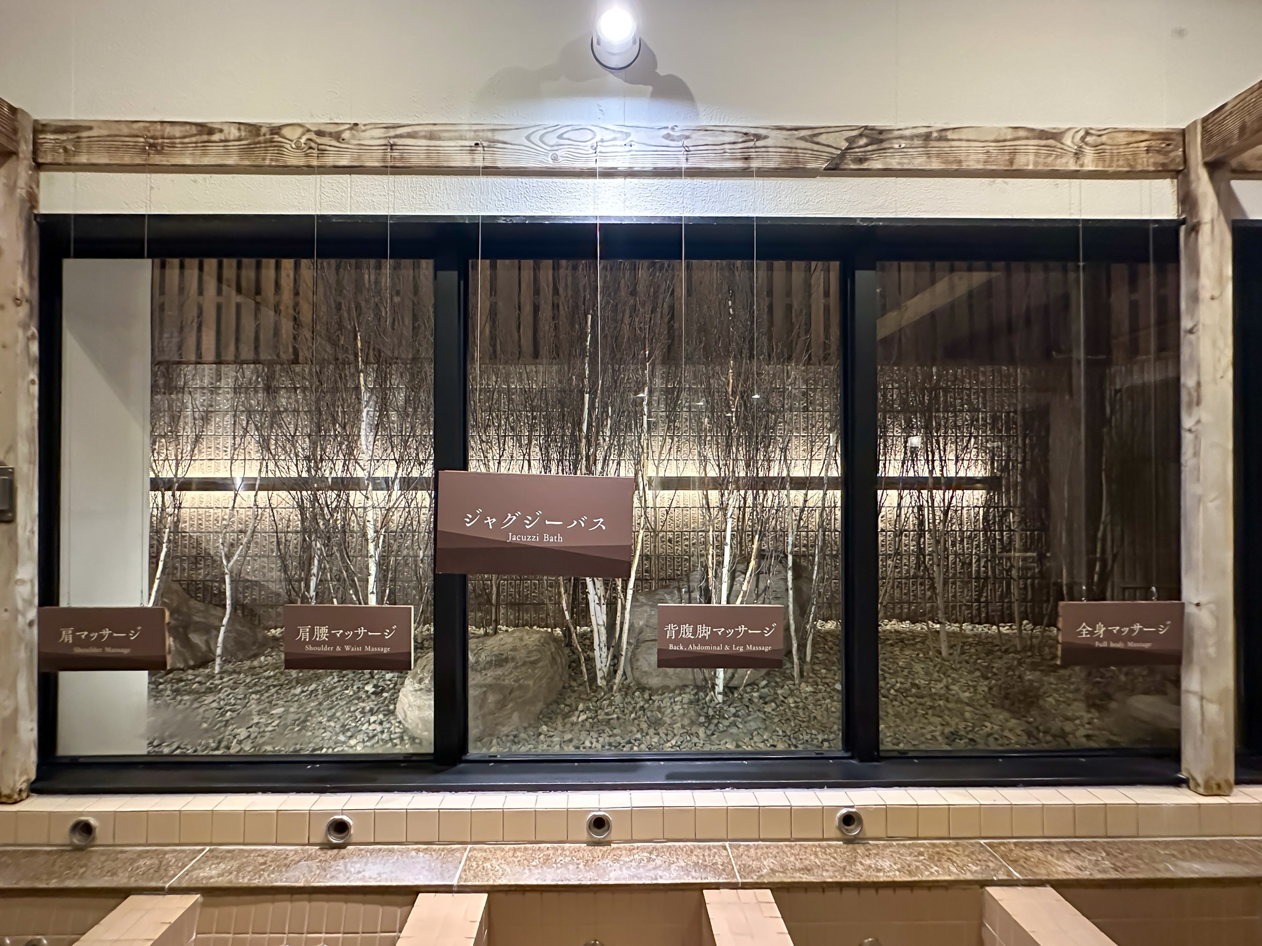 温浴施設での白樺丸太の施工事例①