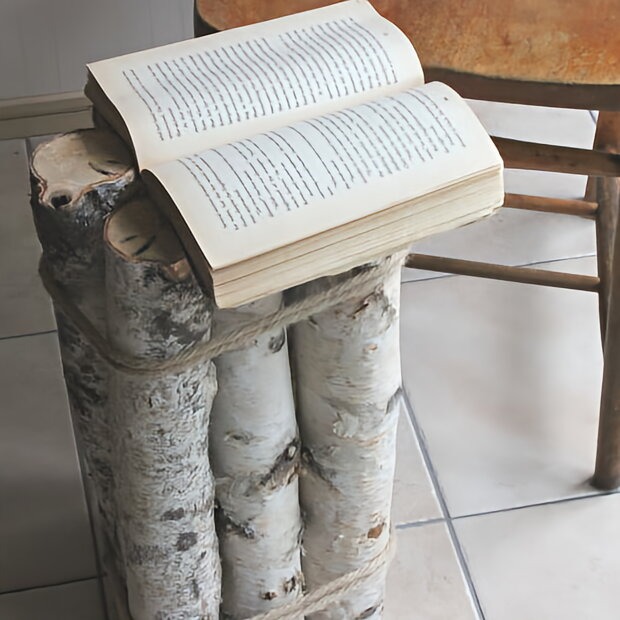 白樺の薪を飾る